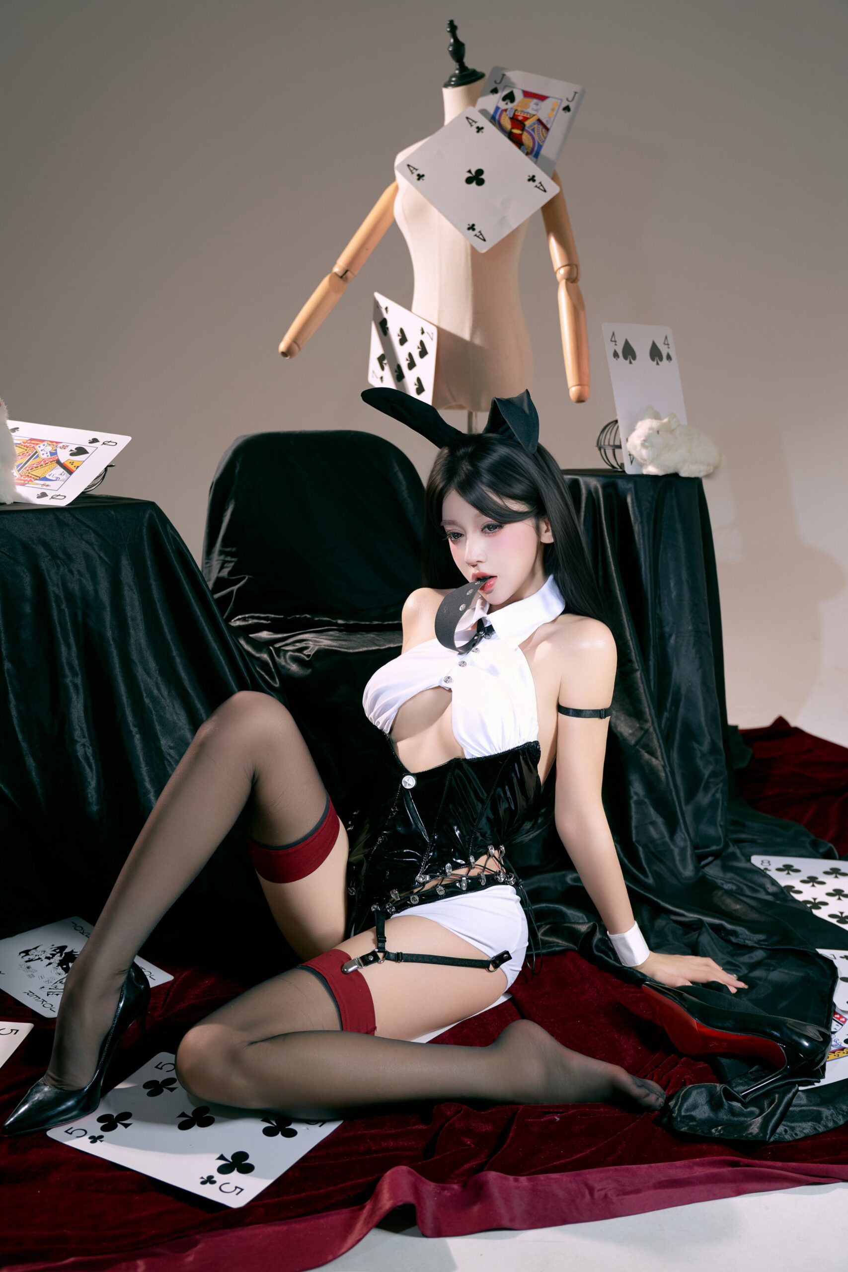 【单套】过期米线线喵：兔女郎（49张）