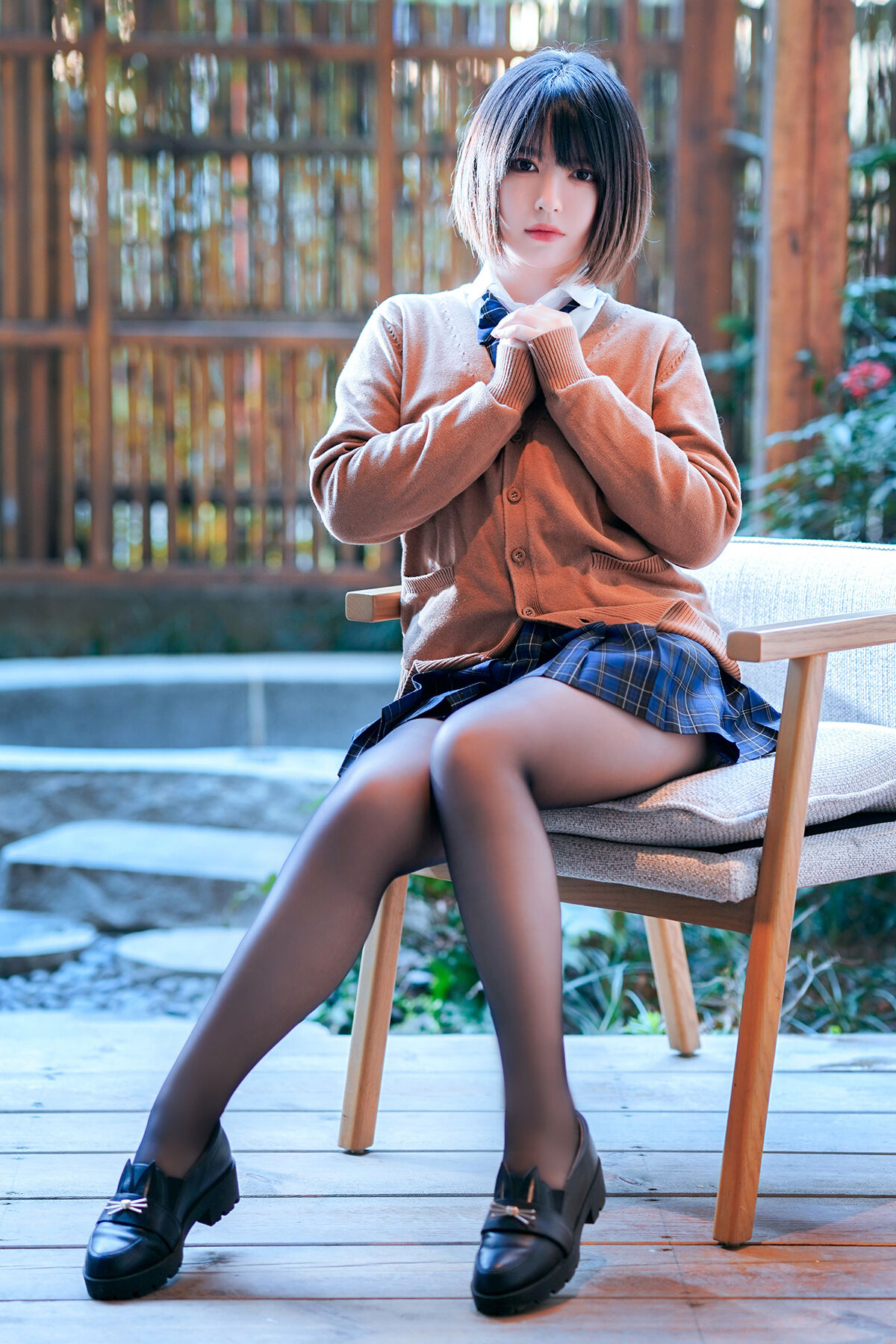 【单套】半半子：她的制服姿が好き_电车庭院（59张）  第2张