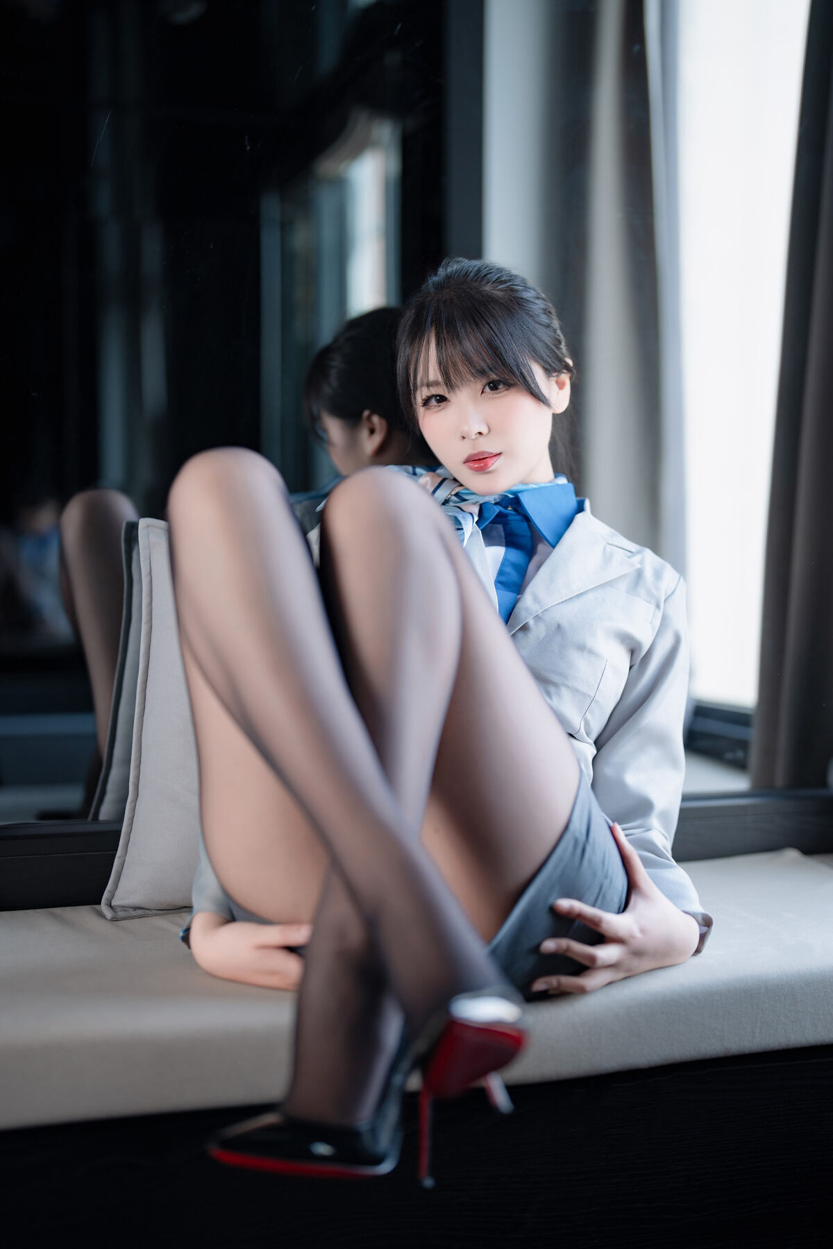 【单套】轩萧学姐：空姐室内黑丝（61张）