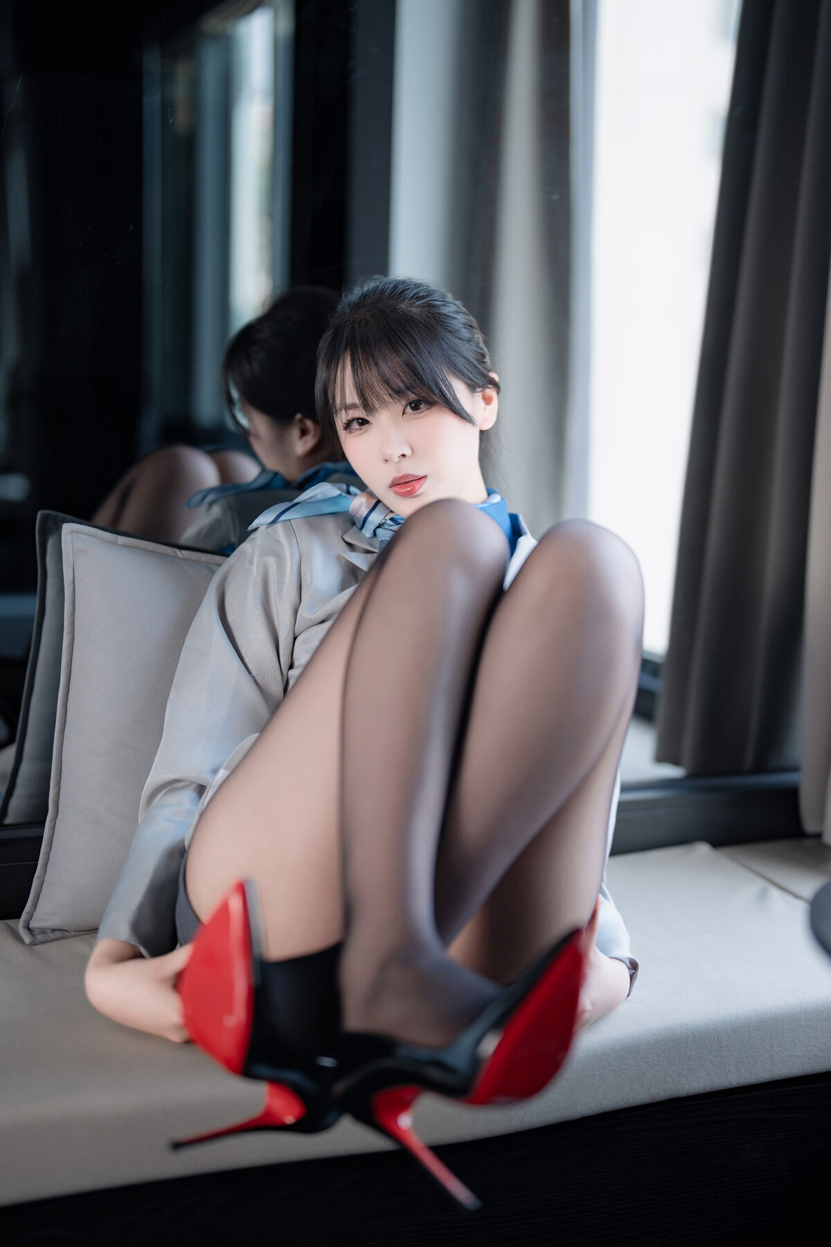 【单套】轩萧学姐：空姐室内黑丝（61张）  第2张