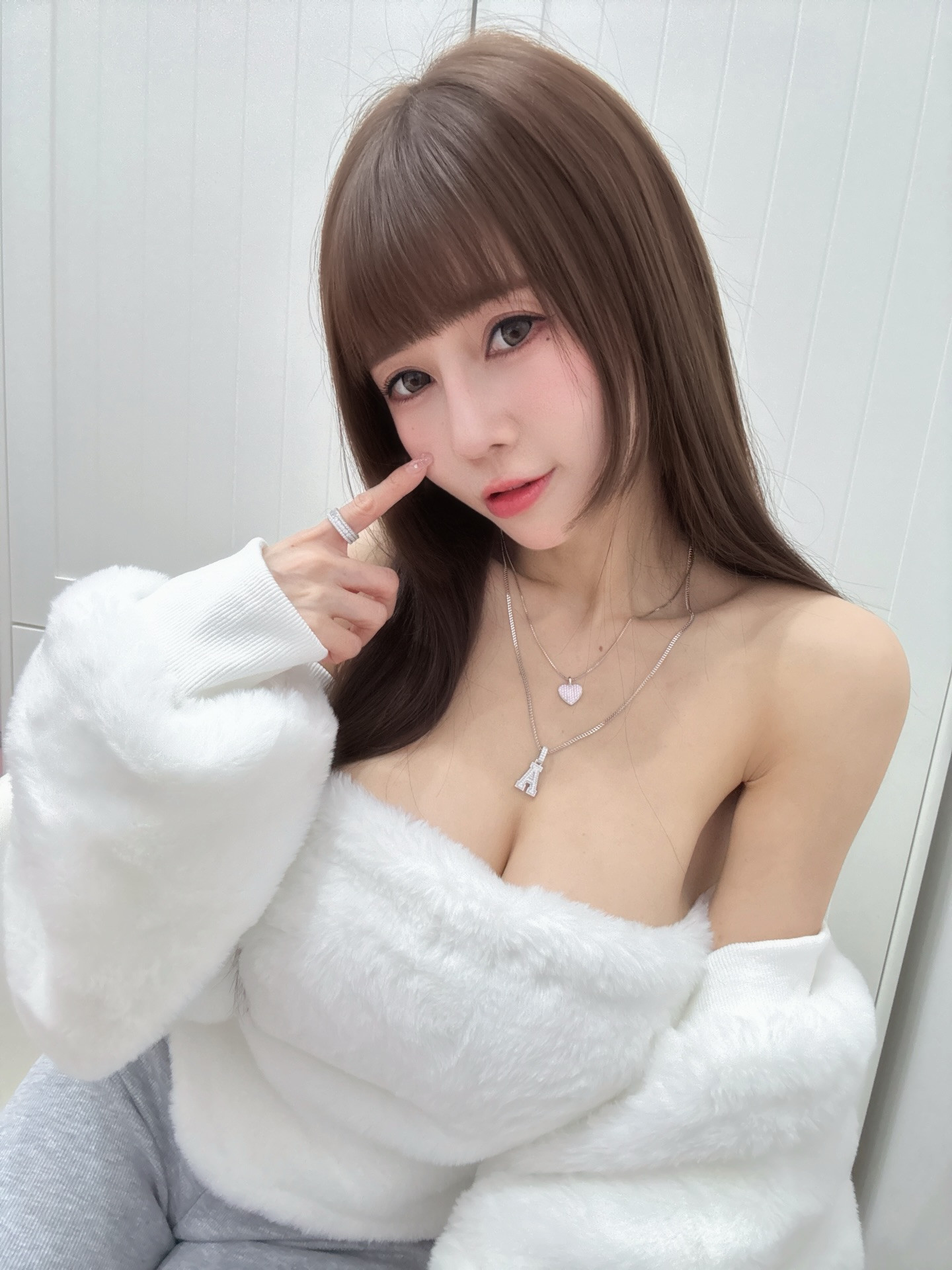  巨乳甜心安希「雪白爆乳＋黑丝美腿」！ 第3张