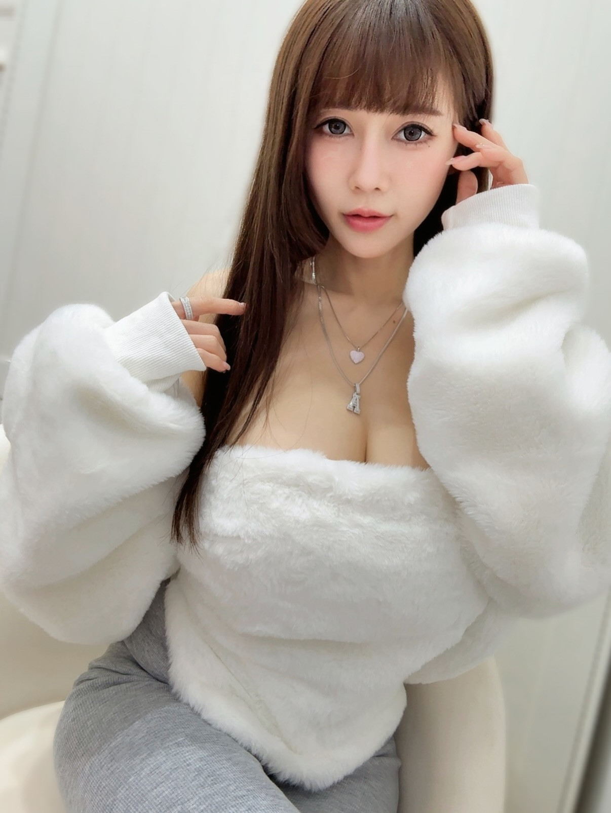  巨乳甜心安希「雪白爆乳＋黑丝美腿」！ 第4张