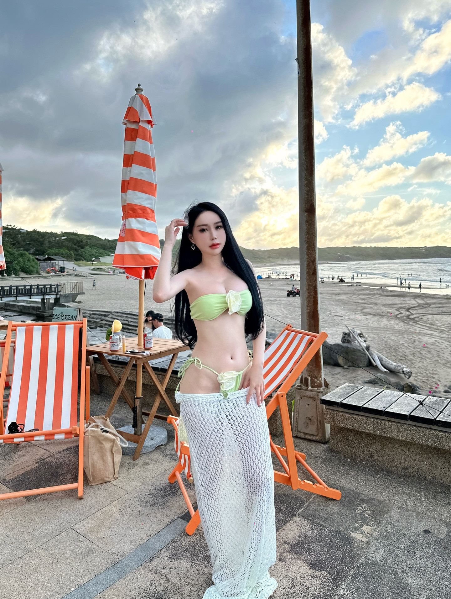 巨乳正妹「李欣沂」海边秀白皙美体和曼妙曲线！  第2张