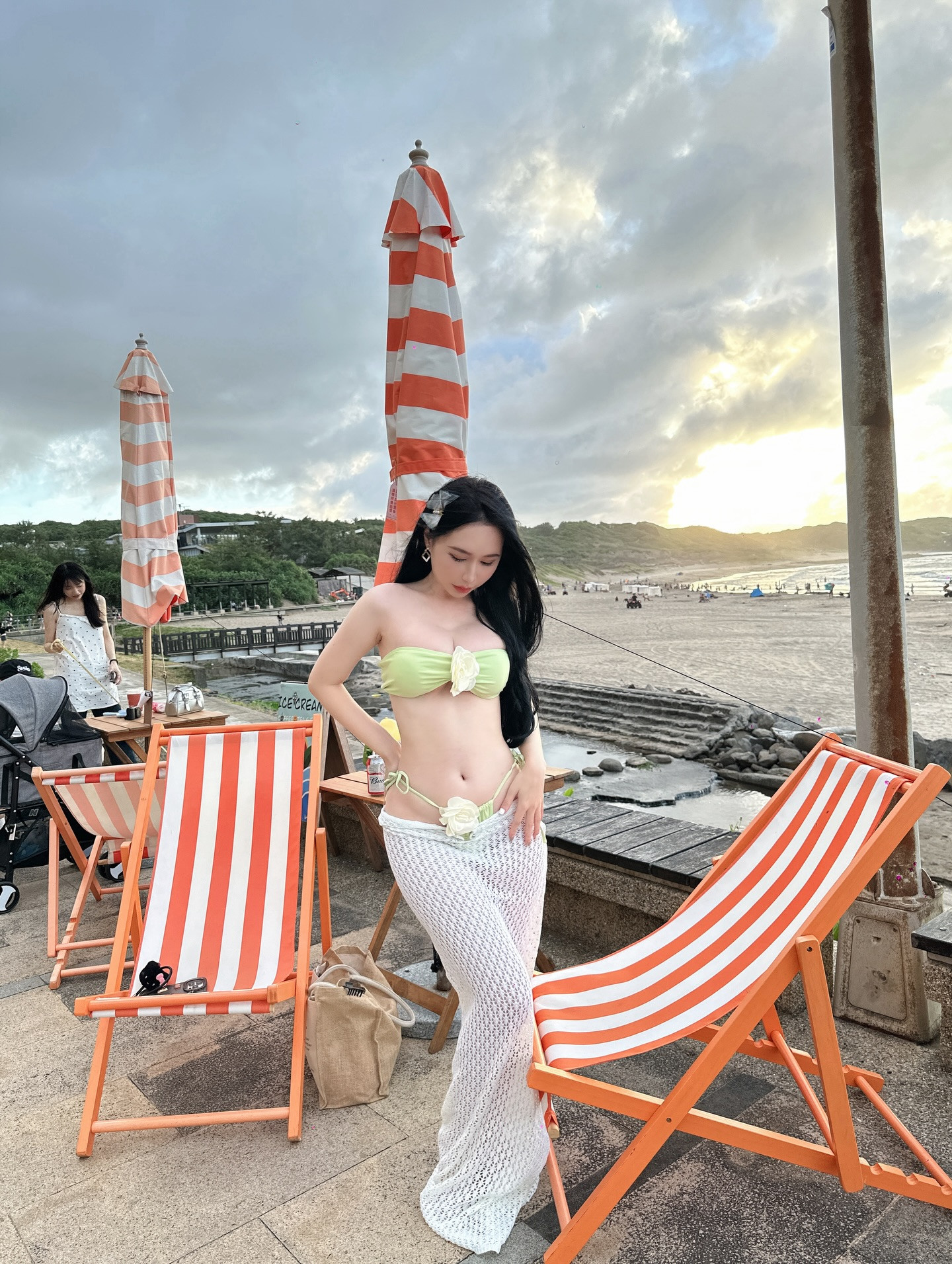 巨乳正妹「李欣沂」海边秀白皙美体和曼妙曲线！  第3张