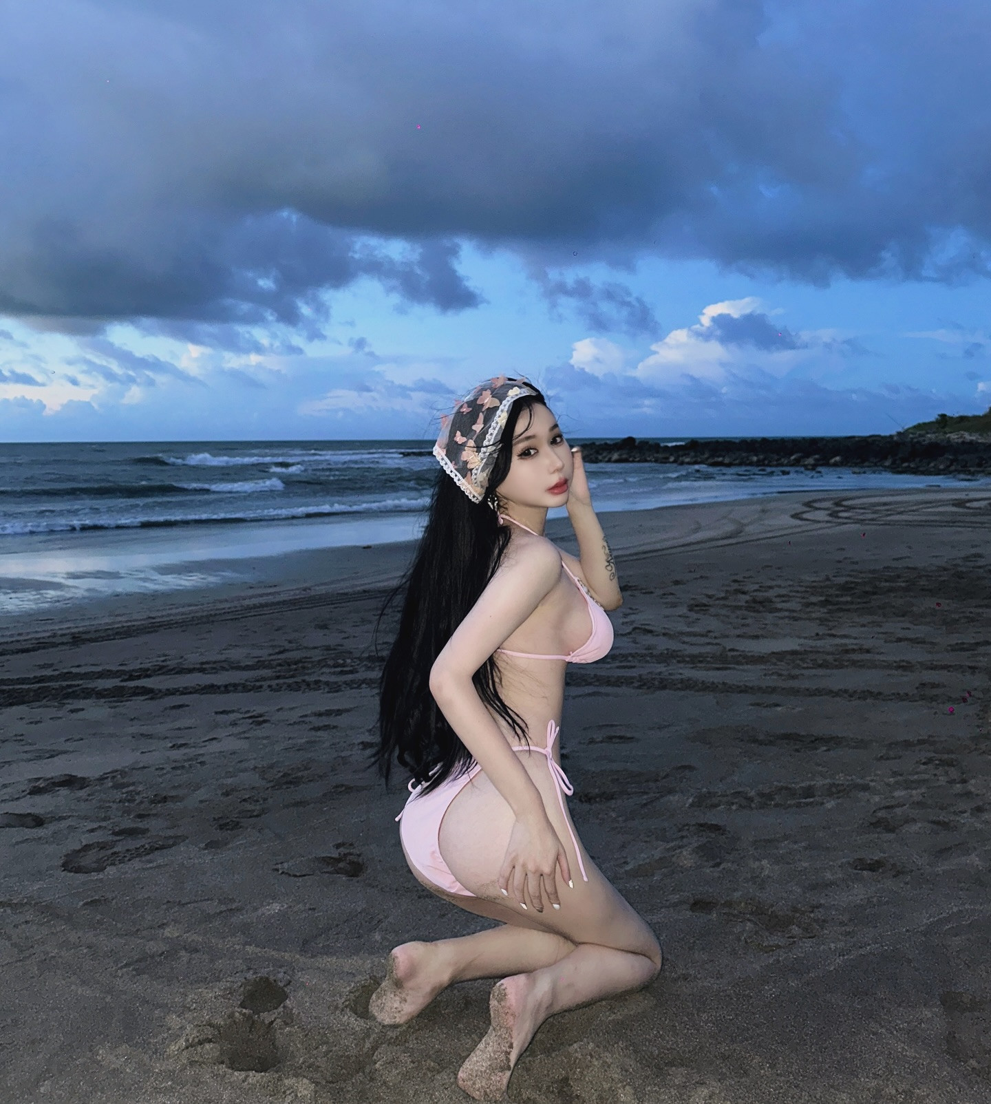 巨乳正妹「李欣沂」海边秀白皙美体和曼妙曲线！  第8张